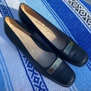 Salvatore Ferragamo Classic Black Leather Block Heel Pumps Gold Logo Bar Accent